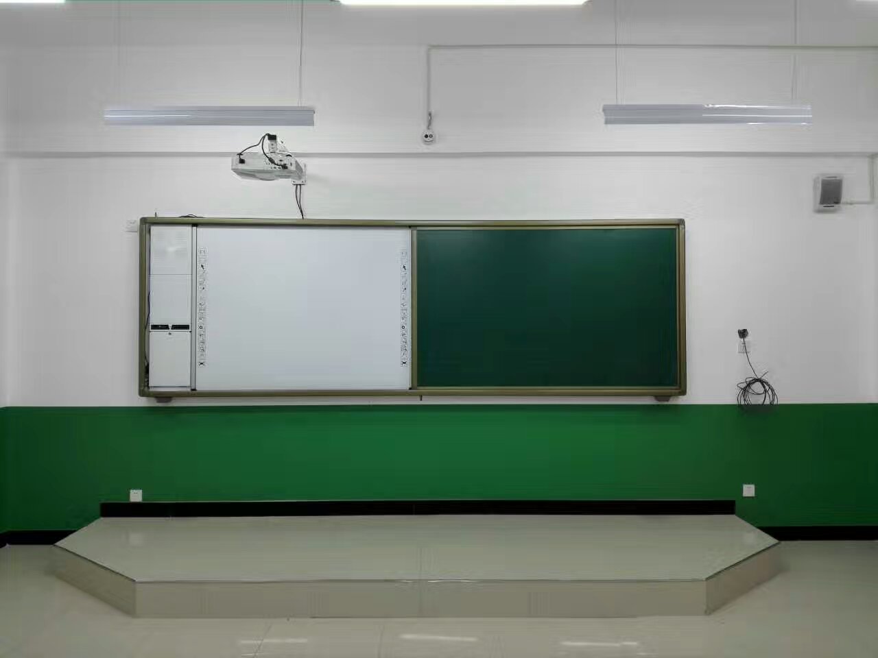 wall amount 85'' used in school.jpg wall amount 85'' used in school.jpg